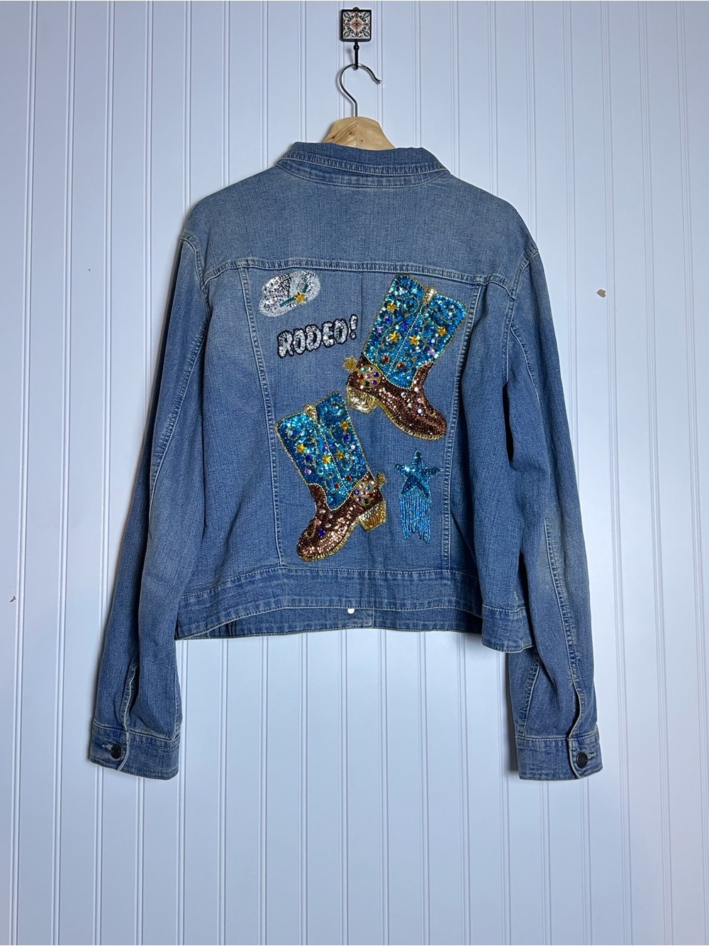 Faded Glory medium wash custom-embellished denim trucker jacket Texas Design 2XL - Picture 6 of 15